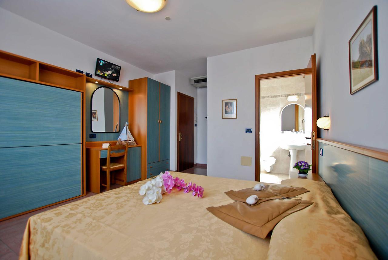 Triple Room,646110948:JPEG